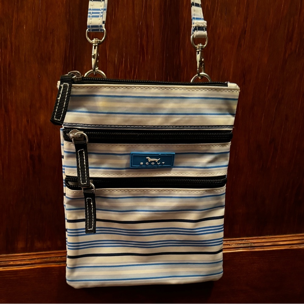 Scout Sally Go Lightly cross body bag